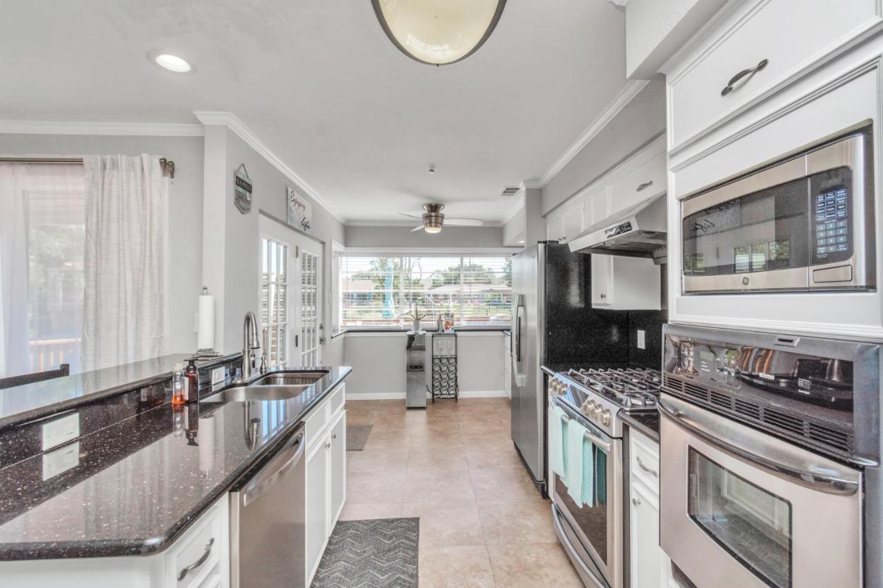 Beauty On The Water! Lake House Near The Beaches! Galveston Luaran gambar