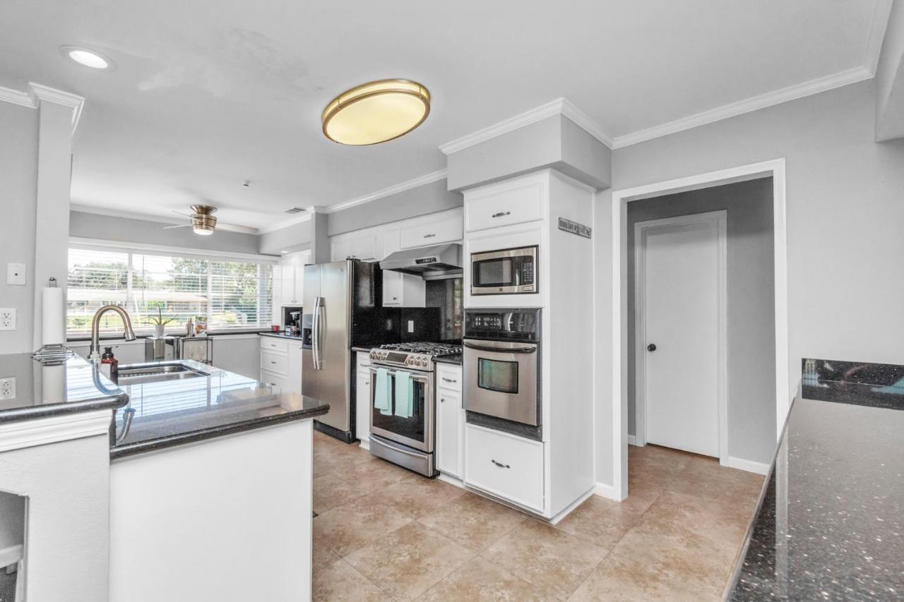Beauty On The Water! Lake House Near The Beaches! Galveston Luaran gambar
